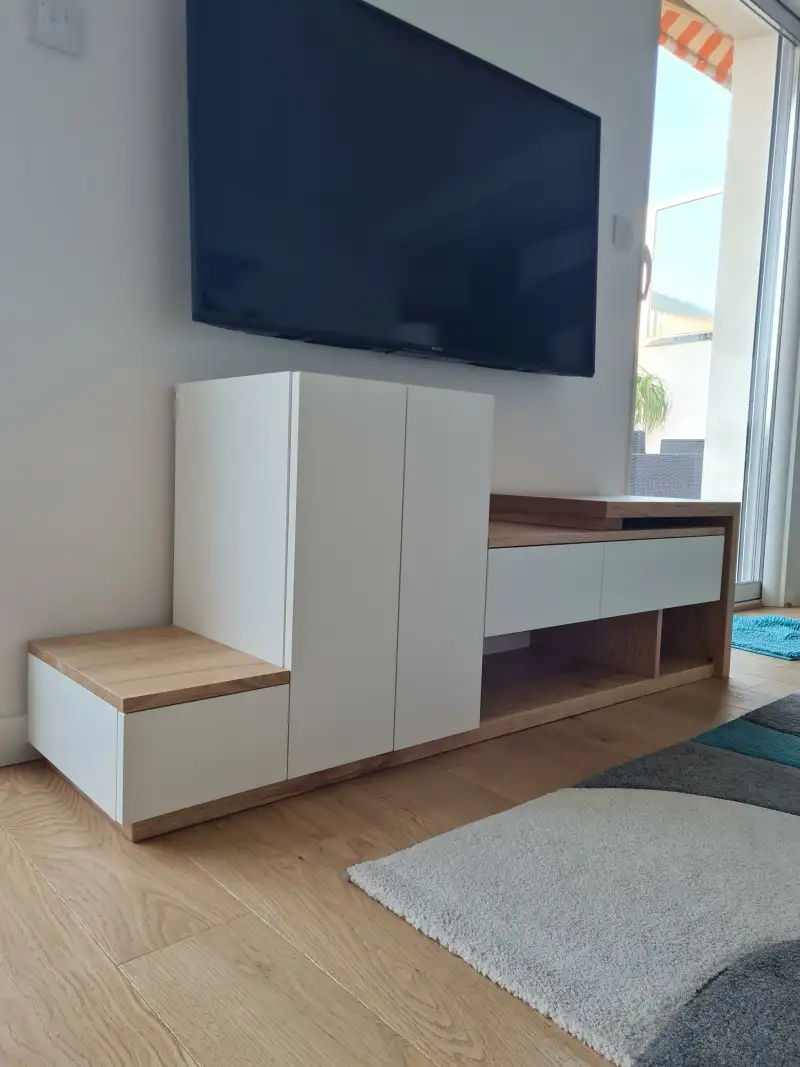 Mobilier en bois sur mesure : L'élégance et la qualité artisanale par Le Maillet Bleu